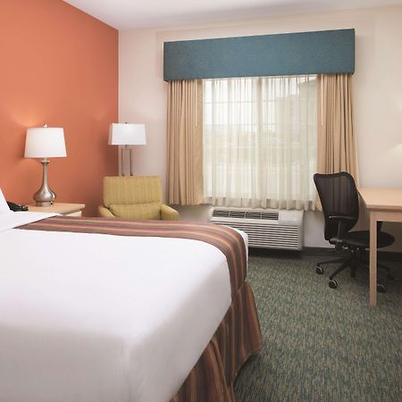 La Quinta By Wyndham Grand Forks Hotel Exterior photo