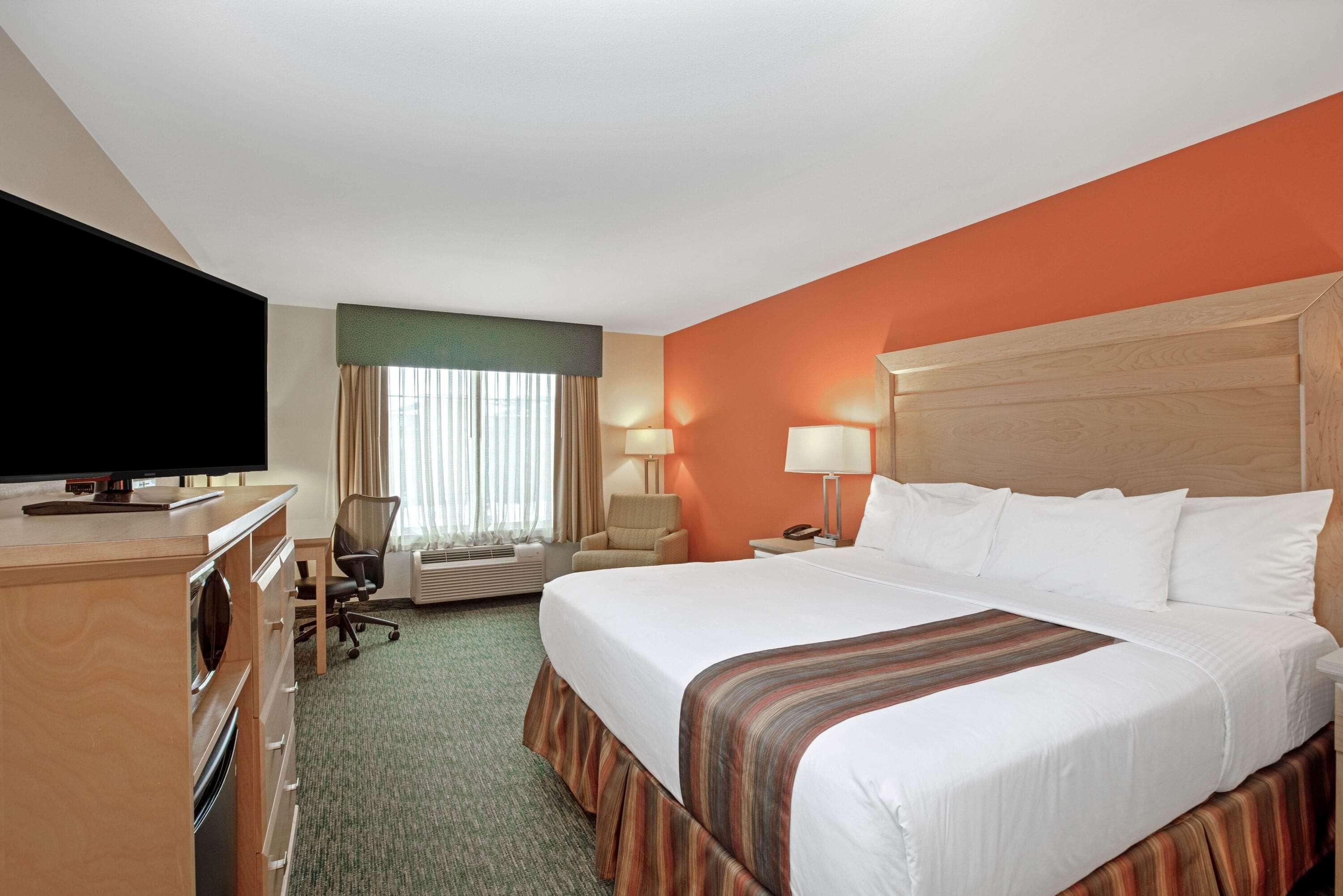 La Quinta By Wyndham Grand Forks Hotel Exterior photo