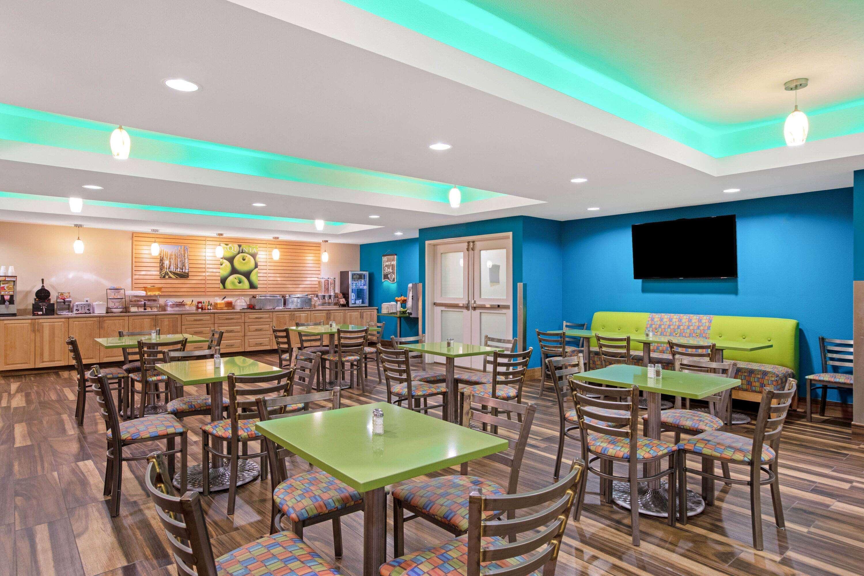 La Quinta By Wyndham Grand Forks Hotel Exterior photo